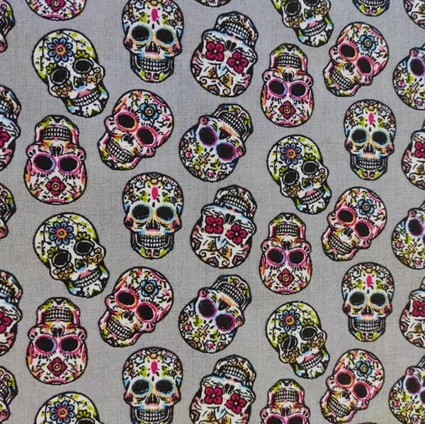 TELA GRIS CON CALAVERAS 0241