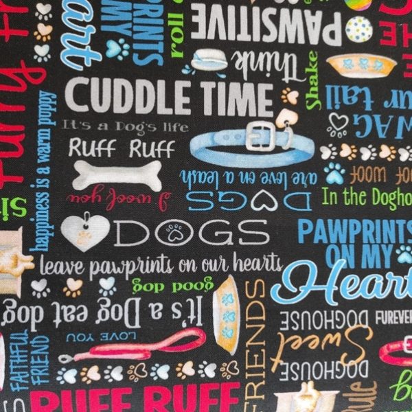 TELA NEGRA CON PALABRAS ESTAMPADAS 0139